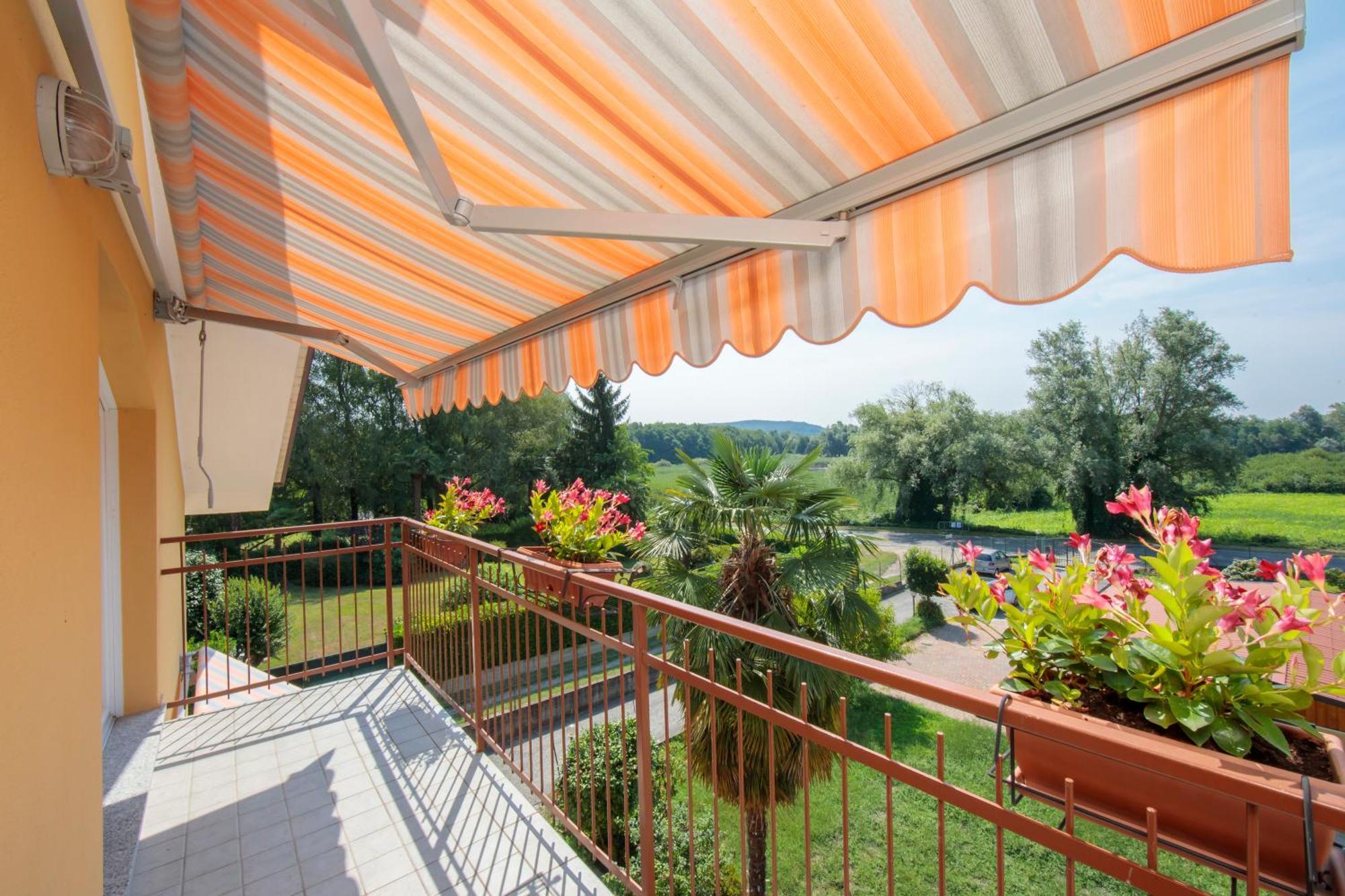 Silver Lake Apartment - Happy Rentals Angera Luaran gambar