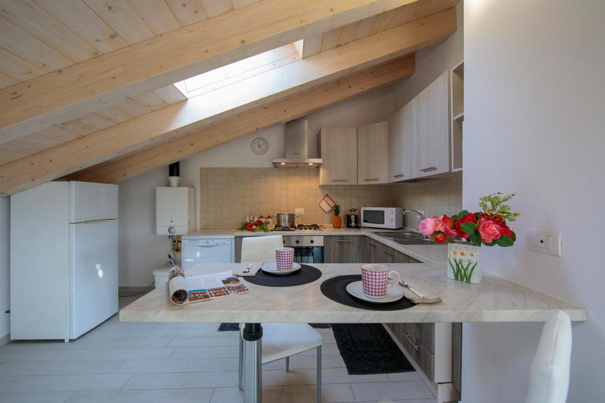 Silver Lake Apartment - Happy Rentals Angera Luaran gambar