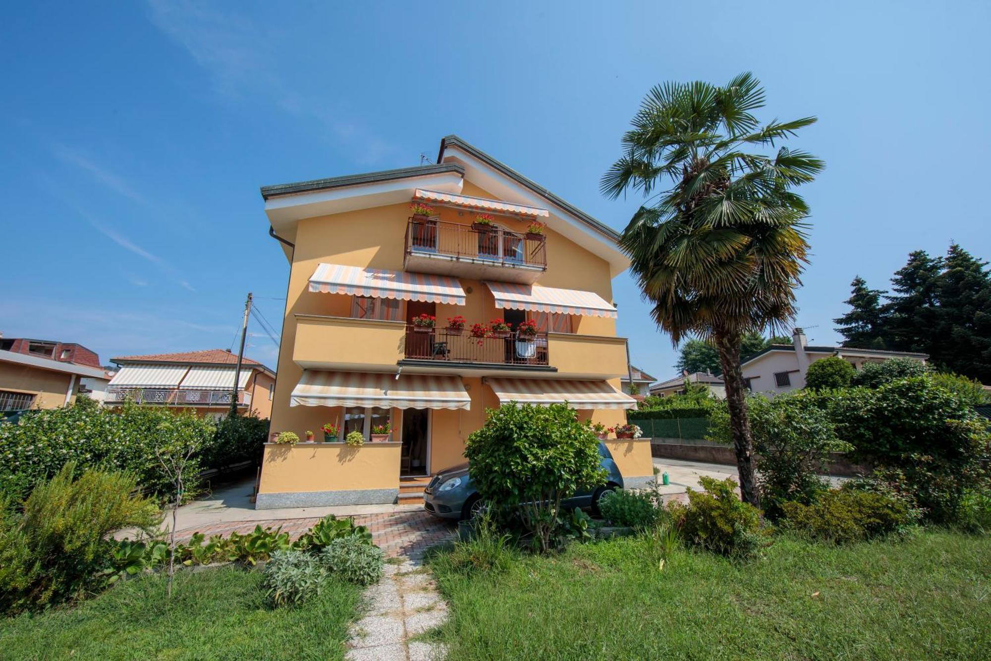 Silver Lake Apartment - Happy Rentals Angera Luaran gambar